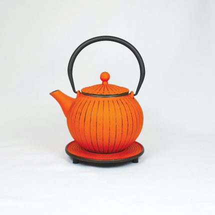 Théière en fonte Chokoreto 0,8 l, orange – Ja Unendlich